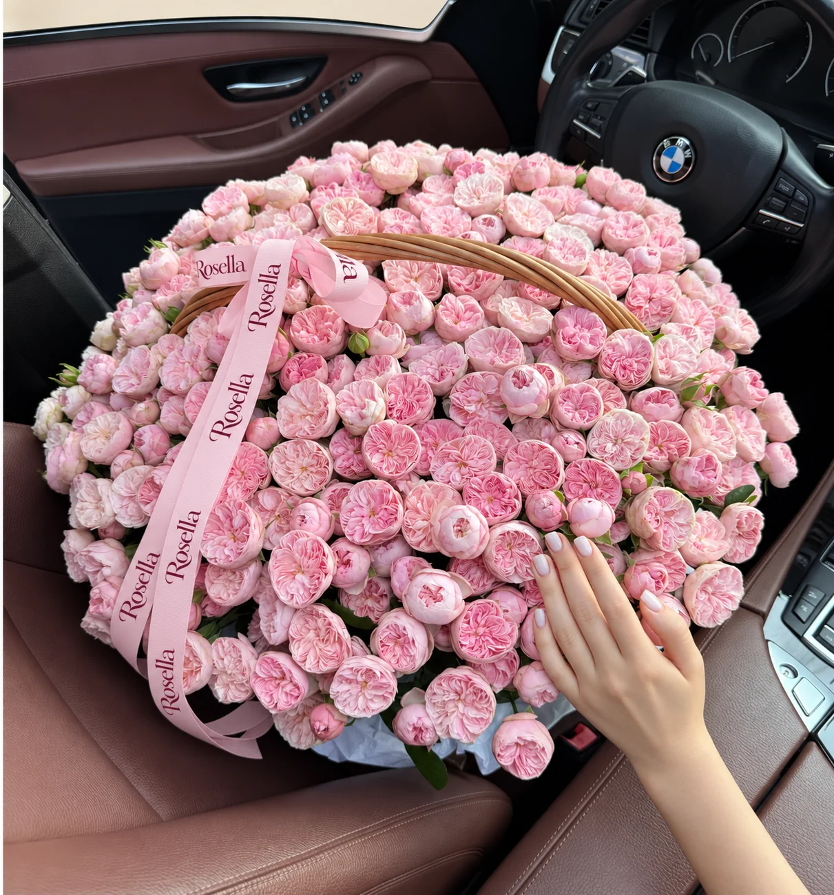 200 spray roses in a basket