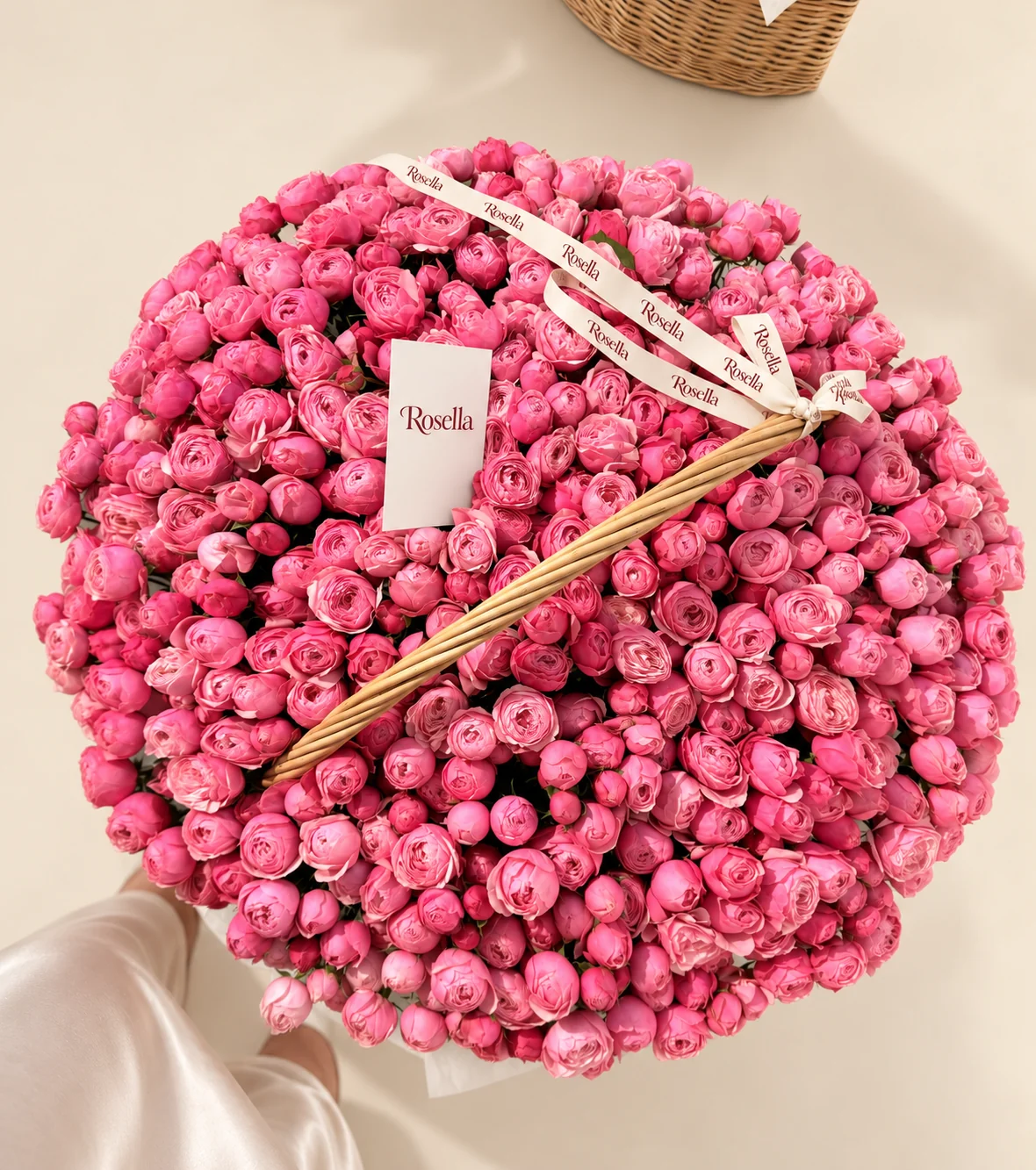 410 spray roses in a basket
