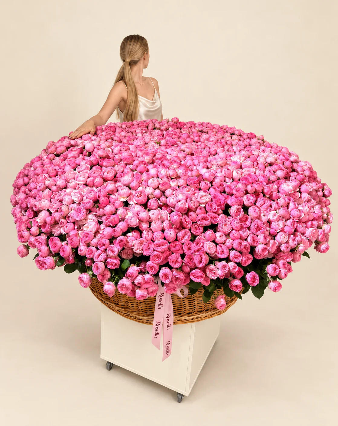 560 garden roses in a basket