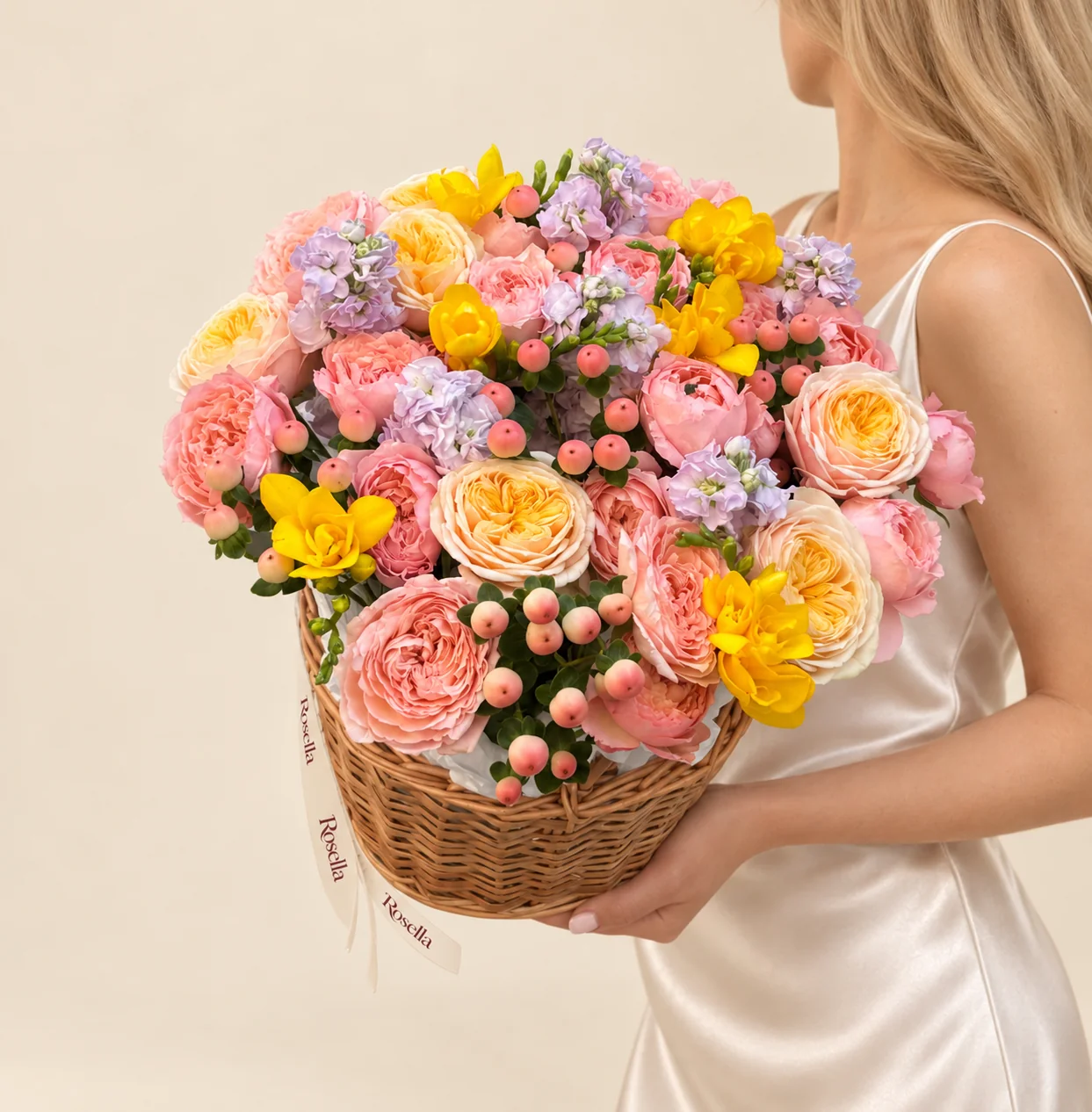 24 peach garden roses, 7 cream garden roses, 4 stocks & 6 freesias in a basket