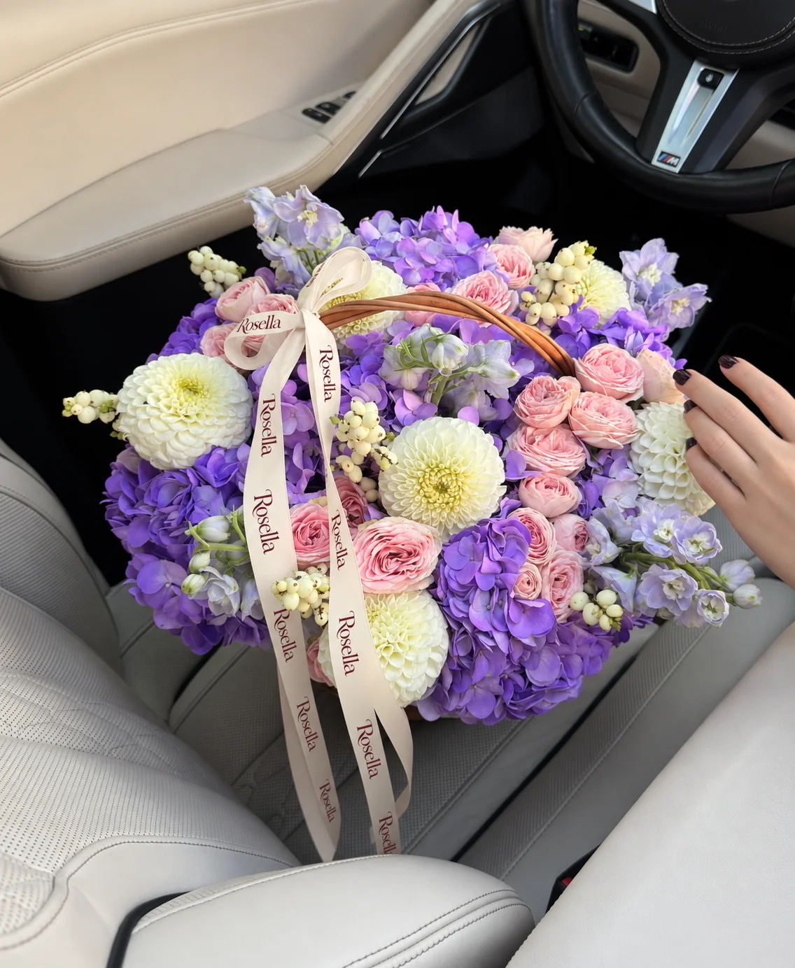 9 hydrangeas, 28 spray roses, 7 dahlias & 2 delphiniums in a basket