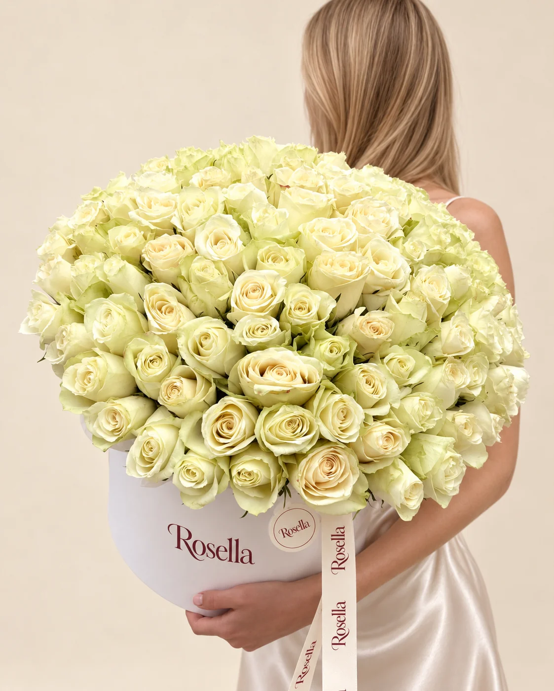 100 roses in a round box