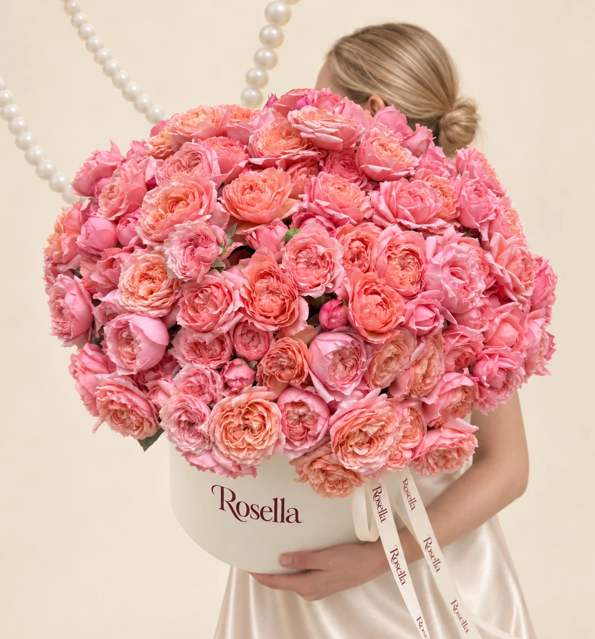 100 spray roses in a round box
