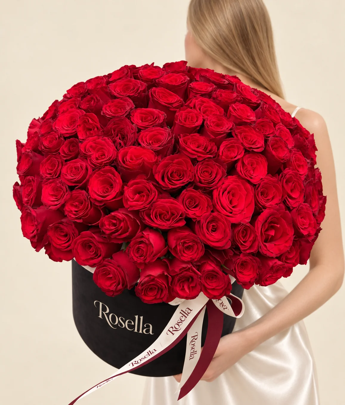 101 roses in a round box
