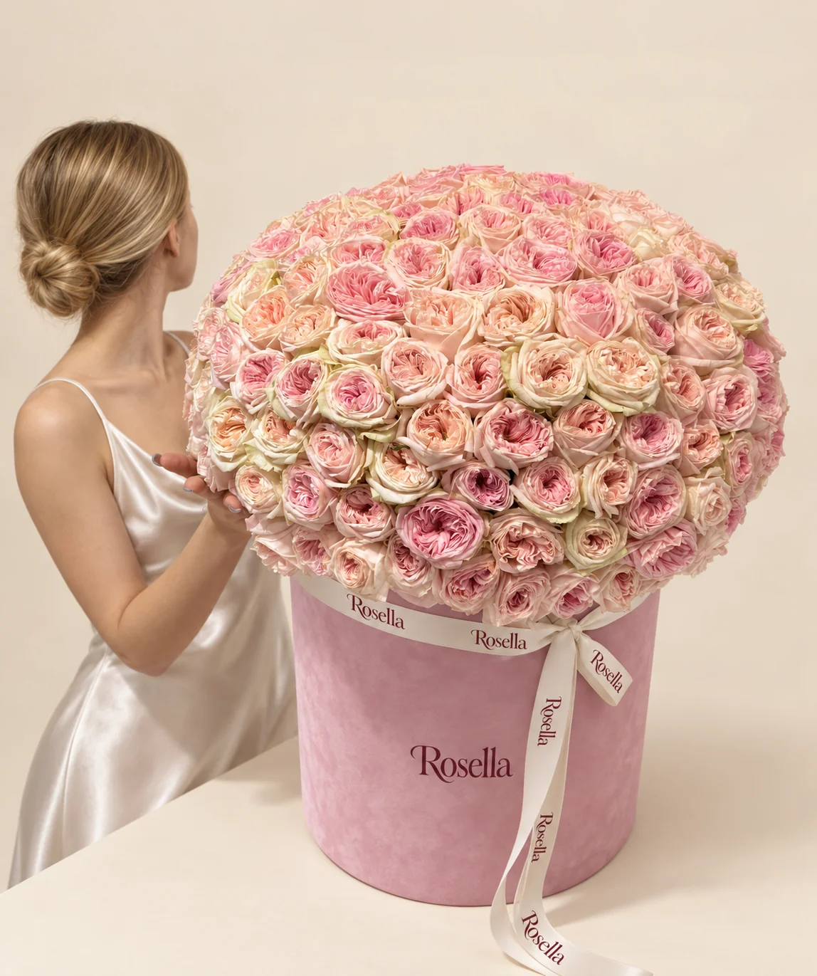 120 garden roses in a round box