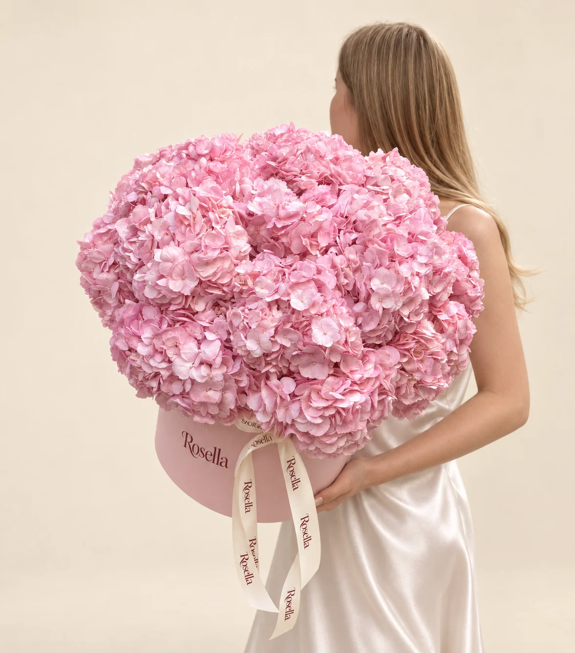 15 hydrangeas in a round box