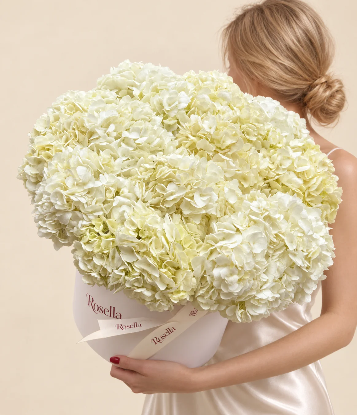 15 hydrangeas in a round box