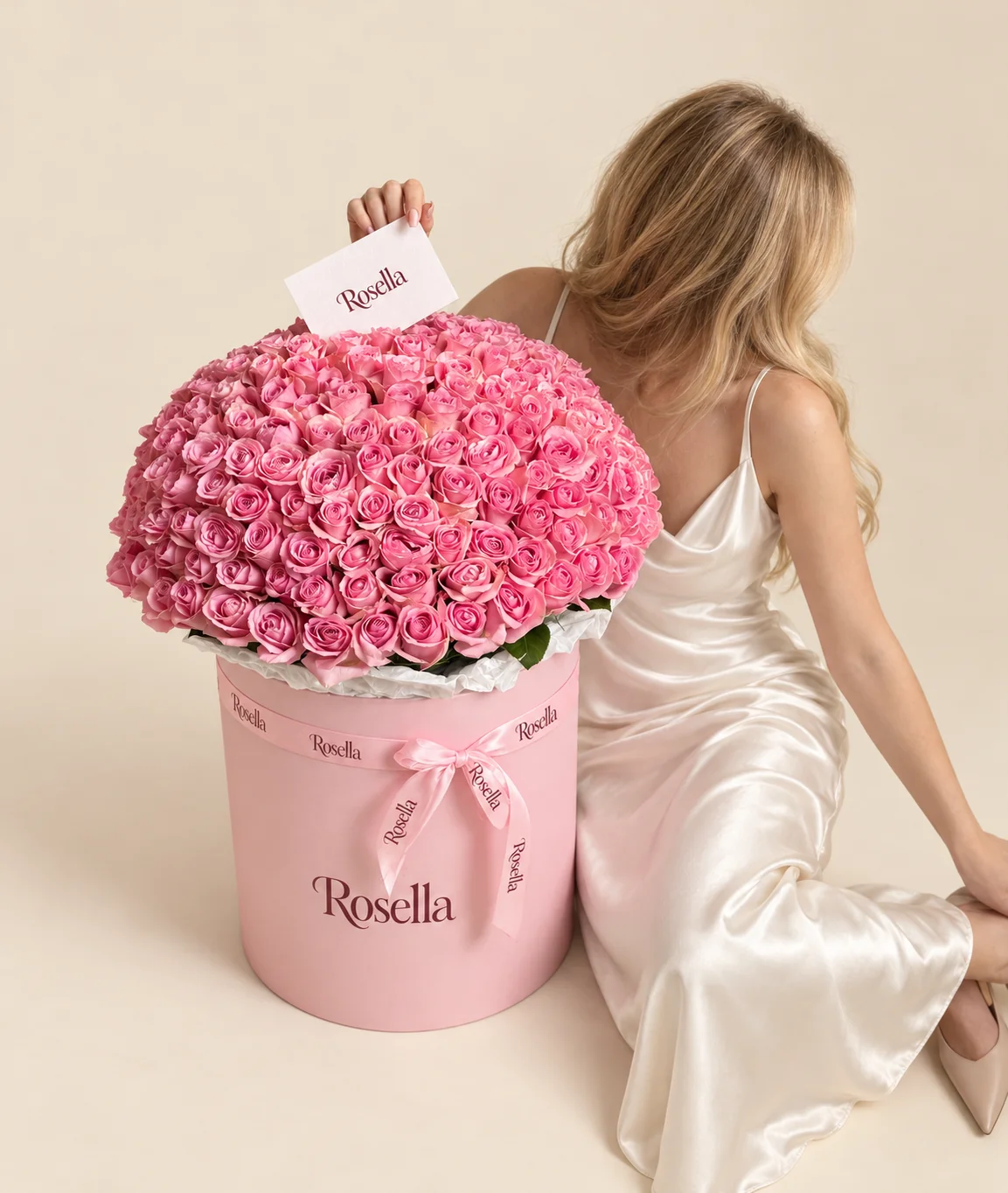 150 roses in a round box