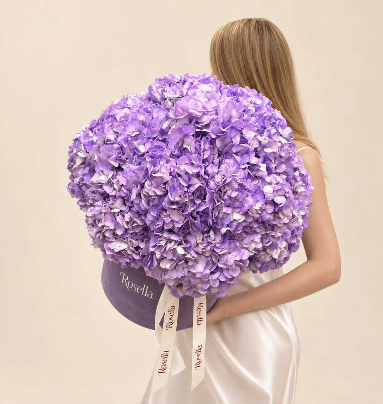 16 hydrangeas in a round box
