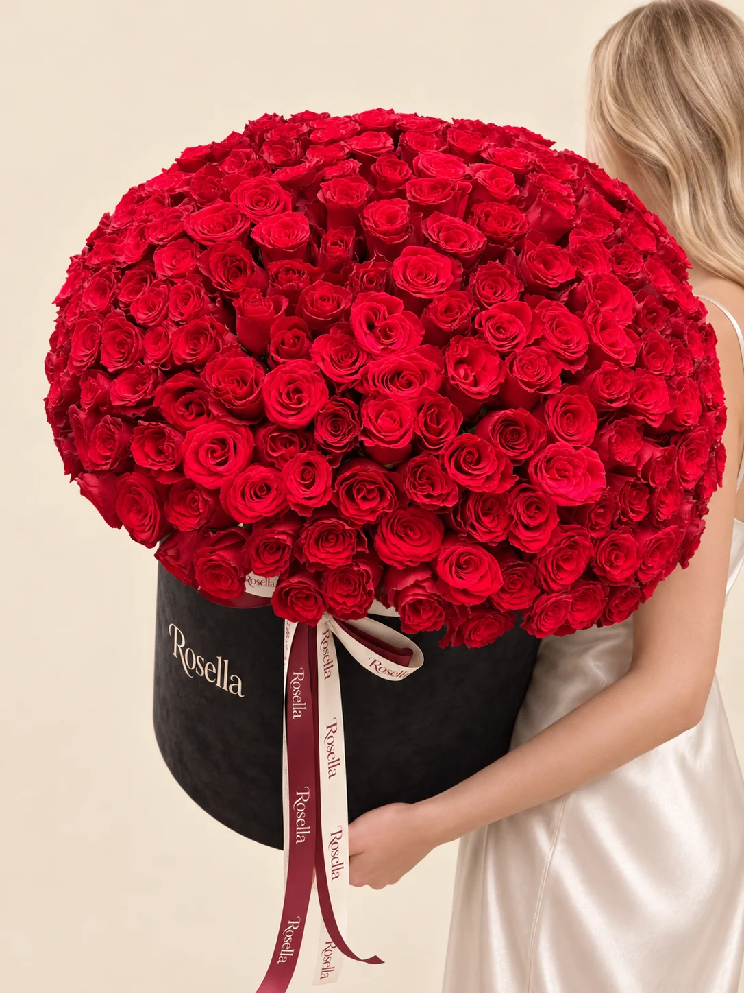 200 roses in a round box