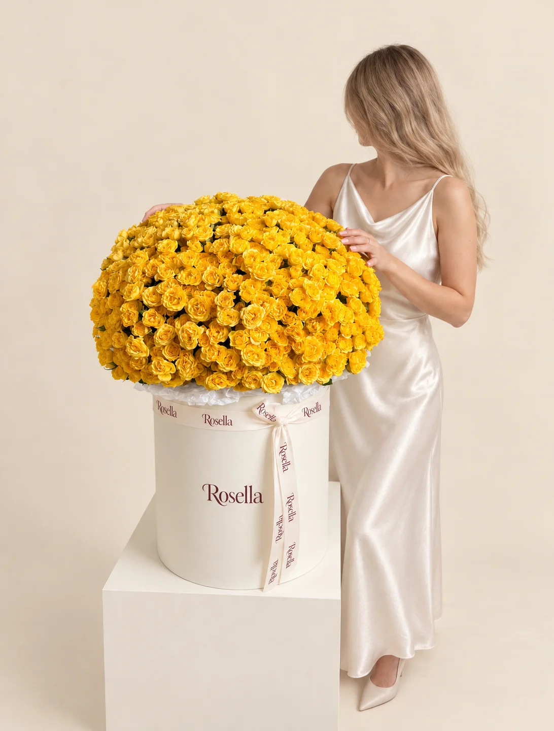 250 spray roses in a round box