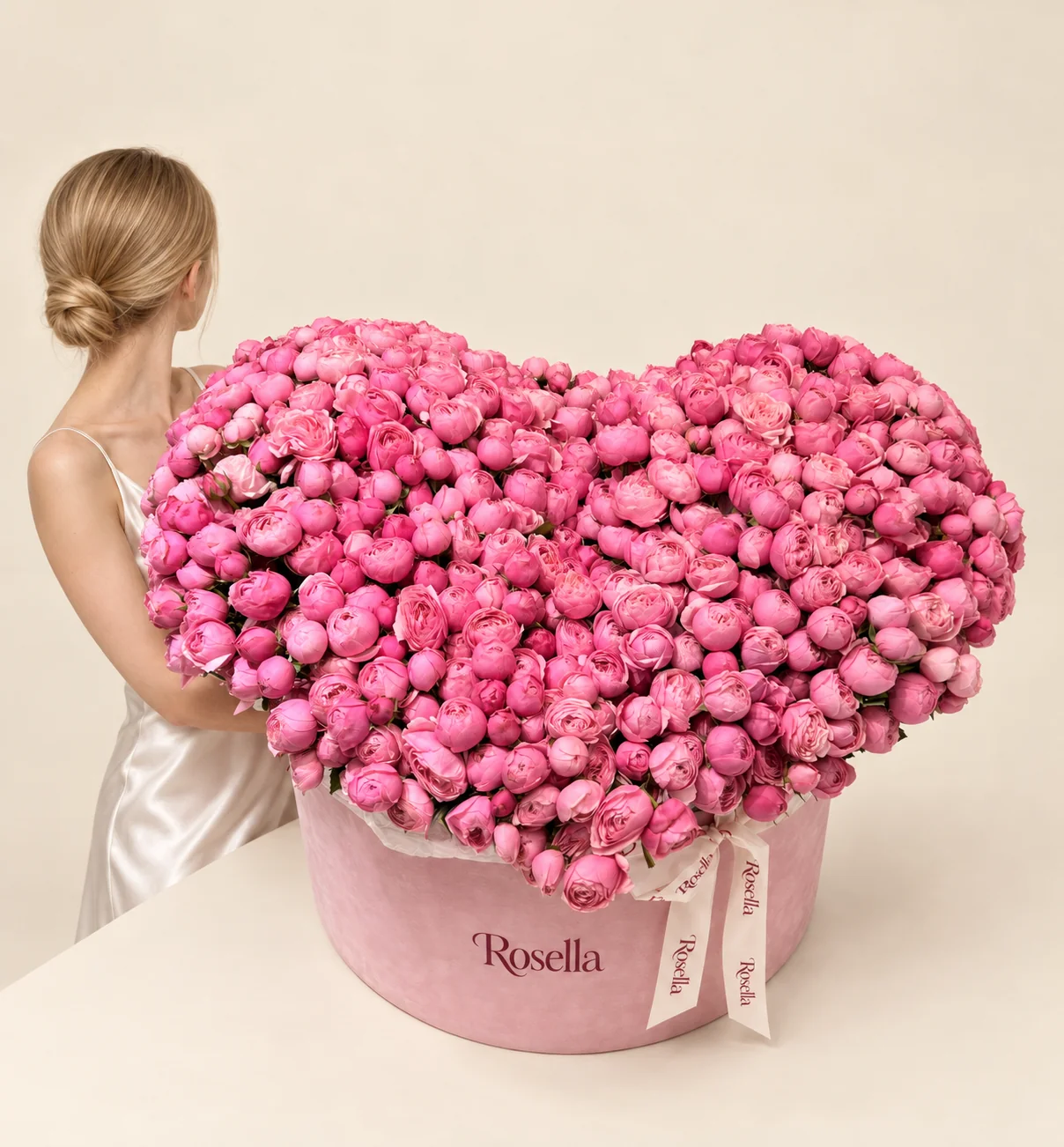 345 spray roses in a round box