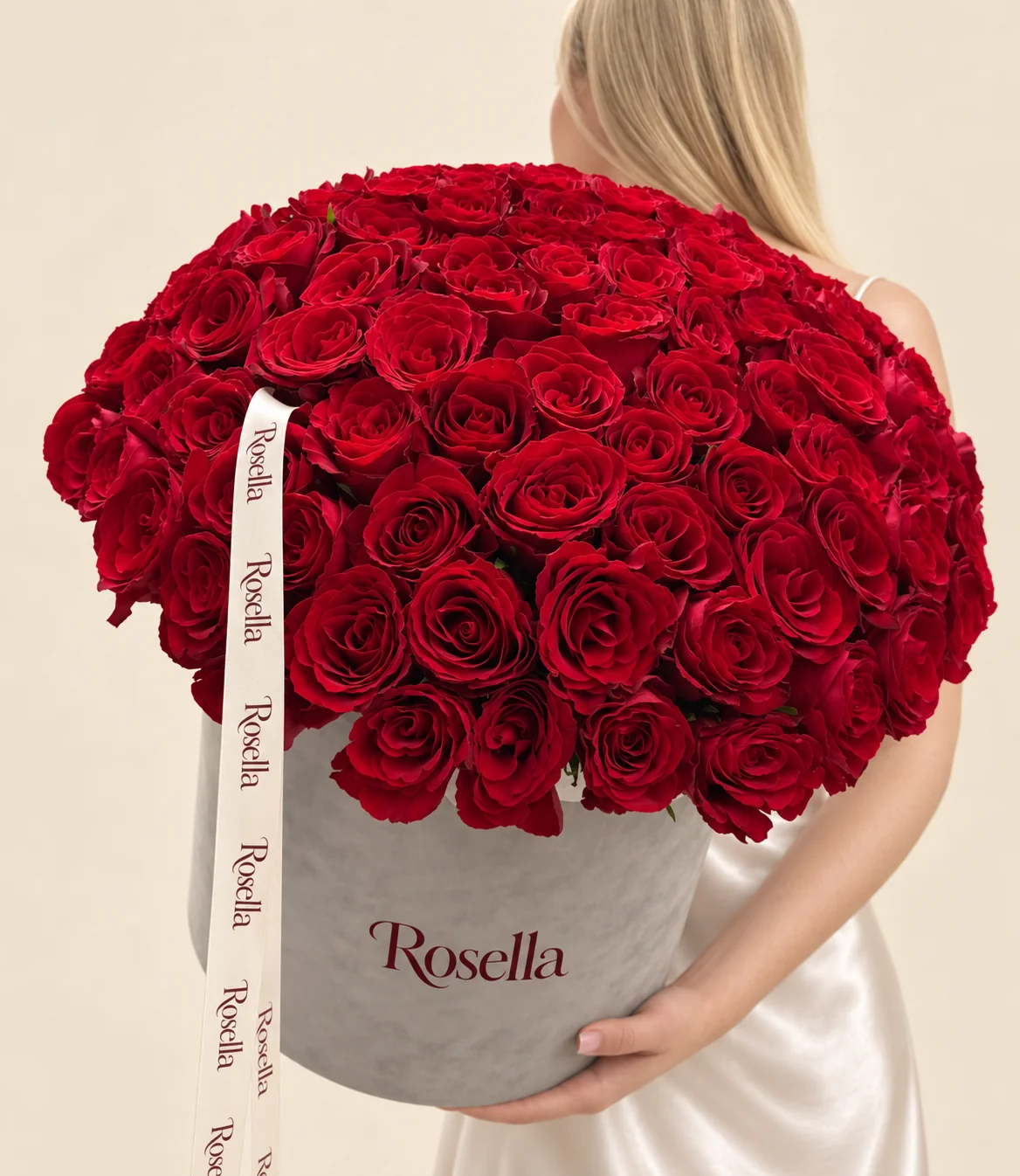 95 roses in a round box