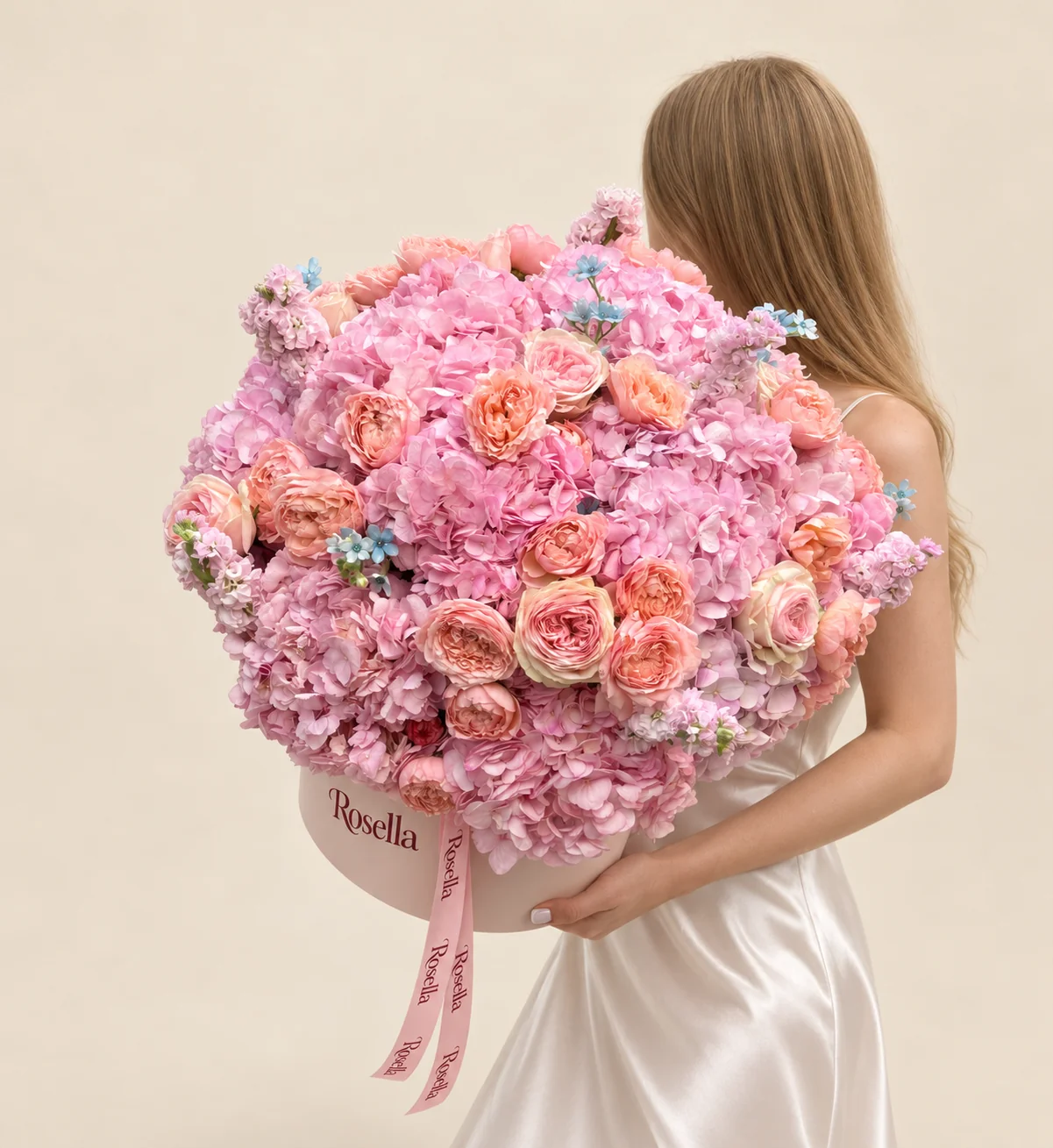 12 hydrangeas, 9 garden roses, 25 spray roses, 5 stocks & 23 tweedia blooms in a round box