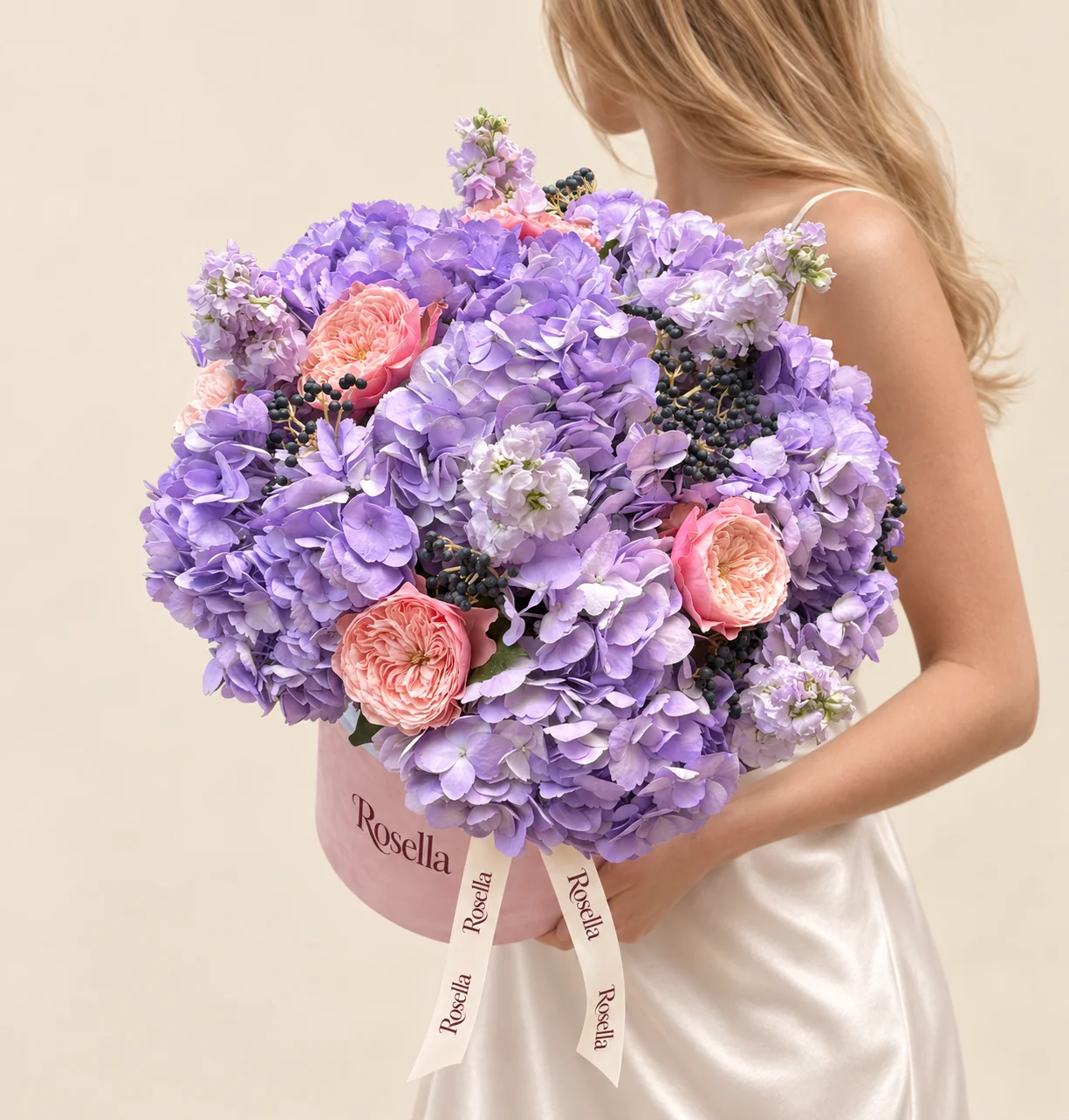 10 hydrangeas, 8 garden roses & 4 stocks in a round box