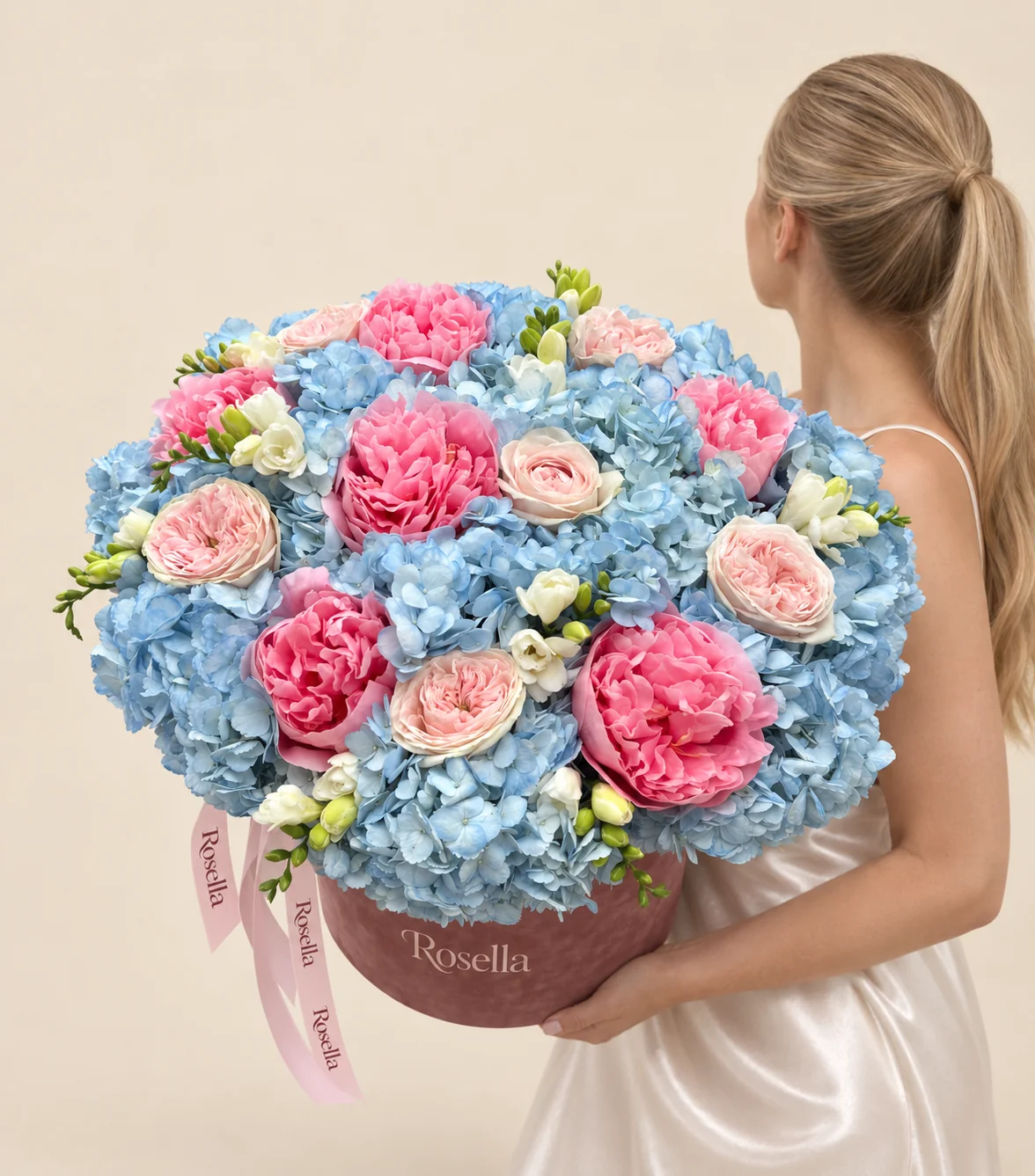 15 hydrangeas, 7 peonies, 7 garden roses & 6 freesias in a round box