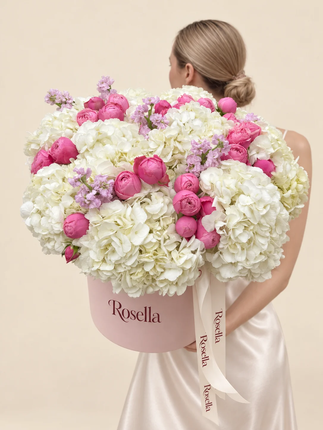15 hydrangeas, 30 spray roses & 5 stocks in a round box