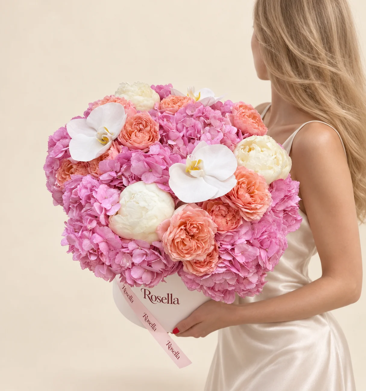 10 hydrangeas, 12 garden roses, 4 peonies & 3 orchid blooms in a round box
